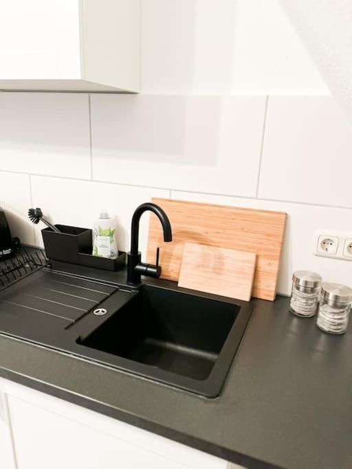 Modernes Apartment Mit Balkon Free Parking Netflix Celle Exterior foto