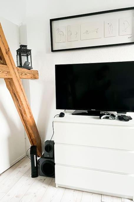 Modernes Apartment Mit Balkon Free Parking Netflix Celle Exterior foto