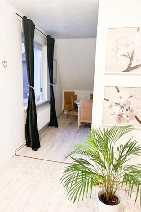 Modernes Apartment Mit Balkon Free Parking Netflix Celle Exterior foto