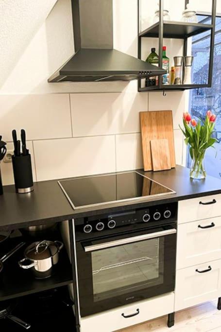 Modernes Apartment Mit Balkon Free Parking Netflix Celle Exterior foto